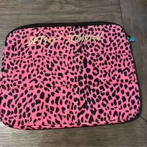 Betsey Johnson Pink Cheetah Print Neoprene Laptop Bag 15 x 11